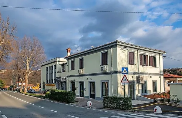V ambulanti na Škofijah poslej deluje Zdravstveni zavod Zdravljenje Koper. 