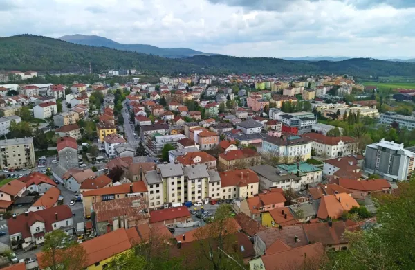 Na postojnski občini so poudarili, da nimajo namena omejevati 
javne razprave na svojih družbenih omrežjih, da pa mora ta biti 
spoštljiva.  