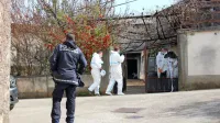 Policisti  in kriminalisti so  v hiši umorjenega našli  tudi več  različnih  
prepovedanih  drog.  
