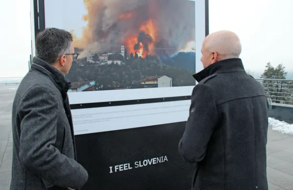 Fotografije lanske ognjene stihije na goriškem Krasu bodo obiskovalcem pivškega vojaškega muzeja na ogled še vse do septembra.