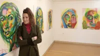 Akademska slikarka Nuša Smolič bo nanizala dvanajst razstav - z izolsko zaokroža prvo tretjino. 