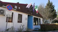 Stara okna, slaba izolacija, pomanjkanje prostora tako za otroke 
kot strokovne delavce - tudi to je vrtec Morje v Luciji. 