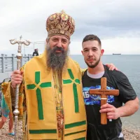 V morje po sveti križ za srečo in zdravje