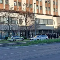 Zaradi grožnje z bombo so okrog 9.30 evakuirali ljudi s koprskega 
sodišča.