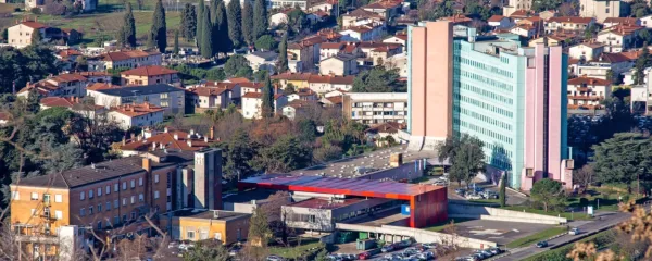 V Šempetru je tudi regijska bolnišnica dr. Franca Derganca Nova Gorica. 