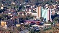 V Šempetru je tudi regijska bolnišnica dr. Franca Derganca Nova Gorica. 