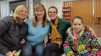 Naše ukrajinske sogovornice: Tetiana, Aleksandra in Arina, med njimi pa Vesna Krošlin Grlj.