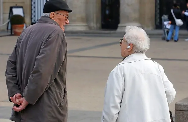 Za vzdržen pokojninski sistem bo treba delati dalj časa.