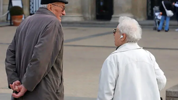 Za vzdržen pokojninski sistem bo treba delati dalj časa.