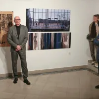 V Insuli so na ogled postavili fotografije Danila Jejčiča ter  grafike 
Vladimirja Bačiča  in Azada Karima.