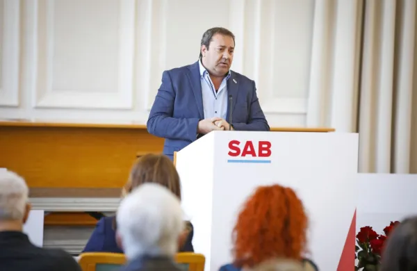 Marko Bandelli, nekdanji poslanec SAB, bo po izstopu iz Gibanja 
Svoboda politično pot nadaljeval v Desusu.