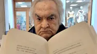 Andrej Medved z izborom svoje poezije v kitajskih prepesnitvah