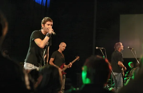 Niet predstavljajo novo različico skladbe Ruski vohun.