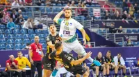 Aleksa Vlaha (z žogo) so tekmečeve obrambe na svetovnem 
prvenstvu le stežka zaustavljale. 