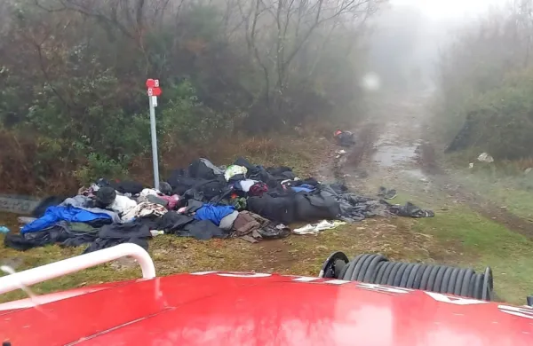 Večje  odlagališče  so   domači  gasilci  odkrili  med  pregledom  požarnih  poti.  