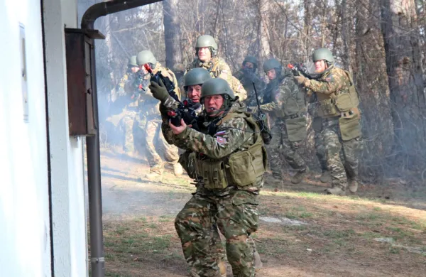 Obrov: Talci rešeni, teroristi vklenjeni