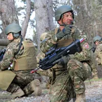 Obrov: Talci rešeni, teroristi vklenjeni