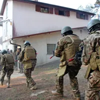 Obrov: Talci rešeni, teroristi vklenjeni