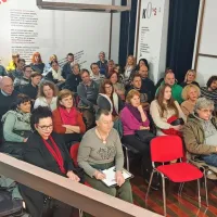  Predstavitev knjižnega prvenca vse bolj znanega domačina je pritegnila mnoge.   