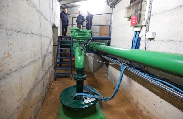 Zdajšnje tri vrtine v Klaričih lahko zagotovijo nekaj manj kot 250 
litrov vode na sekundo. Vse tri črpalke so sicer redkokdaj prižgane 
hkrati, lani poleti so zaradi izrednih razmer bile. 