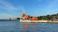   Celo hotelsko naselje Bernardin je s te perspektive v senci 
obnovljenega pomola.