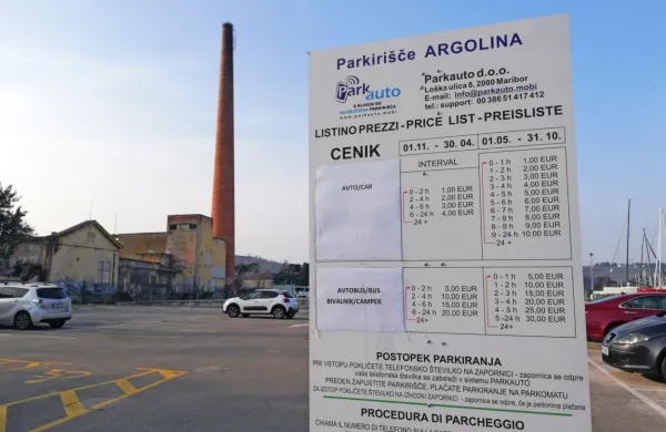 Na parkirišču na območju Arga, kjer ob koncih tedna po veliki noči parkira veliko avtodomov, poleti pa tudi kopalnih avtobusov,   velja nov režim. 
Parkirišče ima namreč   novega upravljalca.    