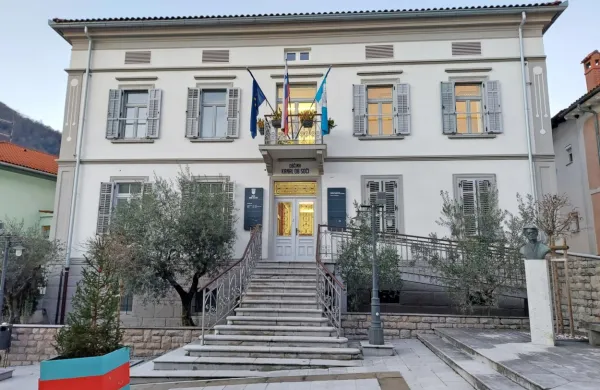 Glavna skrb občine bo letos urejanje vodooskrbe, župan Miha 
Stegel pa napoveduje tudi dodatno zaposlovanje v občinski upravi 
in režijskem obratu. 