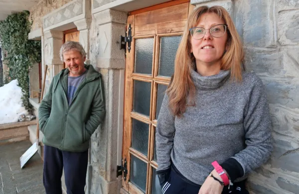 Milan in Irma Grošelj, oče in hči, imata skupaj skoraj 80 let izkušenj z upravljanjem smučišča. Ob preteči 
zapori upata na razum države in odpravo birokratskih zahtev za mala smučišča.