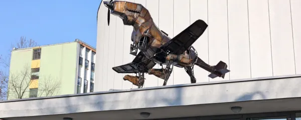 Krilati konj ali bojni stroj?
