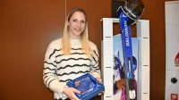 Ana Bucik se je z delčkom svoje tekmovalne opreme  in s svežim 
priznanjem Športnica Goriške 2022 pred SP predstavila tudi 
Novogoričanom.