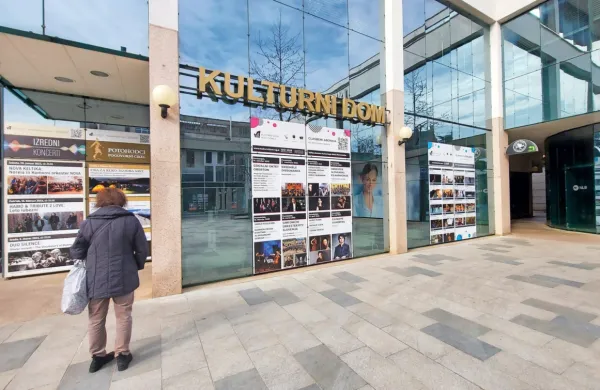 Kulturni dom Nova Gorica 45 let po položitvi temeljnega kamna za 
prvo fazo kulturnega centra še vedno čaka na nadgradnjo. 