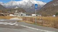 Infrastrukturo so vkopali in zgradili del ceste, manjkata razsvetljava in  polnilnica za električna kolesa.