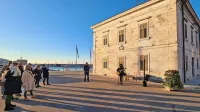 Približno deset udeležencev protesta se je strinjalo z  argumenti 
Davida Stepana in prisluhnilo Marjetki Popovski, ki je dogajanje 
popestrila z glasbenim nastopom. 
