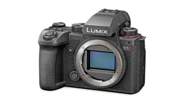 Panasonic Lumic S5II je  prehitel govorice in bo kmalu na 
policah. 