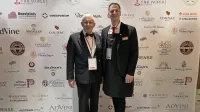 Slovenski someljejski reprezentant Valentin Bufolin (desno) in predsednik združenja 
Sommelier Slovenija Ivan Peršolja.