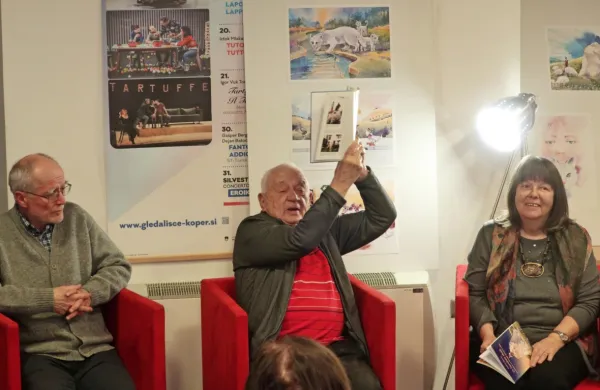 Andrej Jelačin predstavil knjižico pesmic in pripovedk O čarobni skali