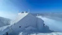 V led ovita koča Draga Karolina je bila te dni prava atrakcija za 
pohodnike. 