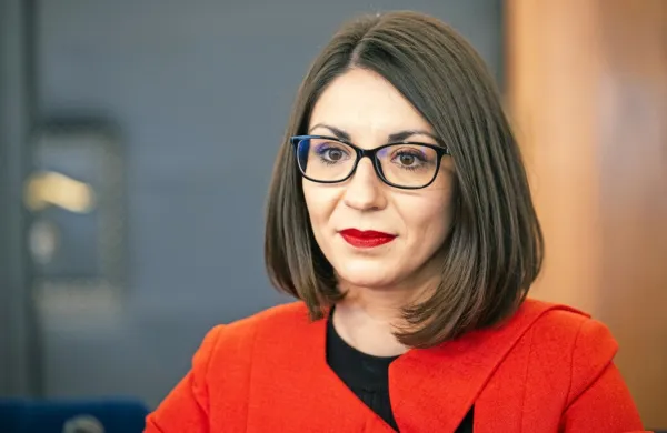  Odgovornost za to, da razpisov za digitalno izobraževanje starejših še ni, ministrica Emilija Stojmenova Duh uperja v predhodnika Marka Borisa 
Andrijaniča. 