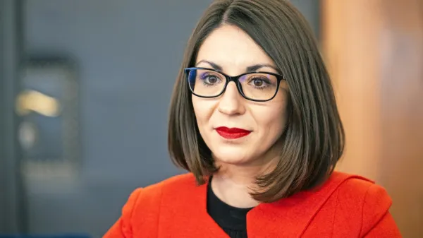  Odgovornost za to, da razpisov za digitalno izobraževanje starejših še ni, ministrica Emilija Stojmenova Duh uperja v predhodnika Marka Borisa 
Andrijaniča. 