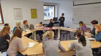 Ljudska univerza Ajdovščina  tudi letos ponuja številne programe 
izobraževanj za odrasle. 