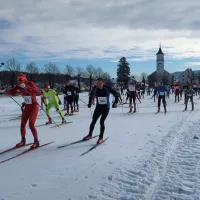 Na dobro pripravljenih, sedem in 21 kilometrskih progah Trnovskega maratona, je močno sonce bolj motilo fotoaparate kot 
tekače.