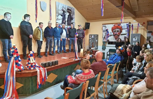 Na prireditvi  so se sprehodili skozi bogate spomine na ohranjanje 
običaja škoromatije, Hrušiški fanti pa so zapeli tudi javorsko-hrušiško himno o škoromatih.