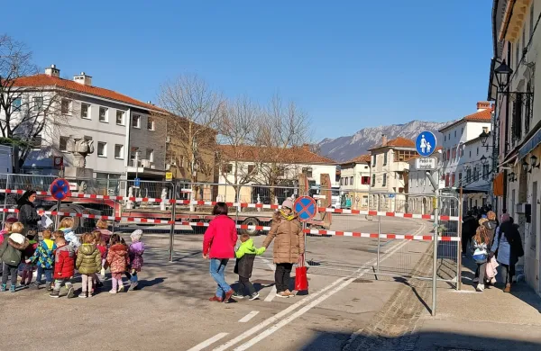 Središče Vipave bo v prihodnjim mesecih gradbišče, saj se je začela  prva faza prenove Glavnega trga.
