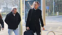Peter Žvab (levo)  z odvetnikom Simonom Čehovinom.
