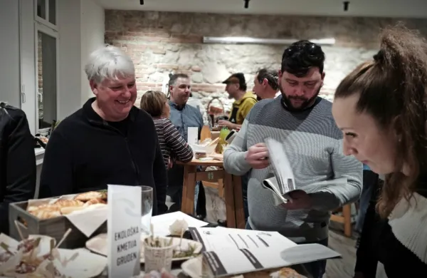 Na prvi borzi lokalnih ponudnikov  so se srečali pridelovalci in 
predelovalci kmetijskih pridelkov in živil ter gostinci in drugi 
ponudniki hrane iz regije. 