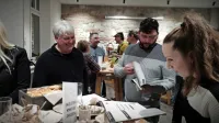 Na prvi borzi lokalnih ponudnikov  so se srečali pridelovalci in 
predelovalci kmetijskih pridelkov in živil ter gostinci in drugi 
ponudniki hrane iz regije. 