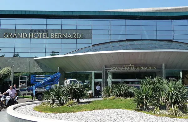 Sobarice v Hotelih Bernardin se bodo predvidenemu prenosu na 
zunanjega izvajalca Aktiva čiščenje uprle tudi s stavko.