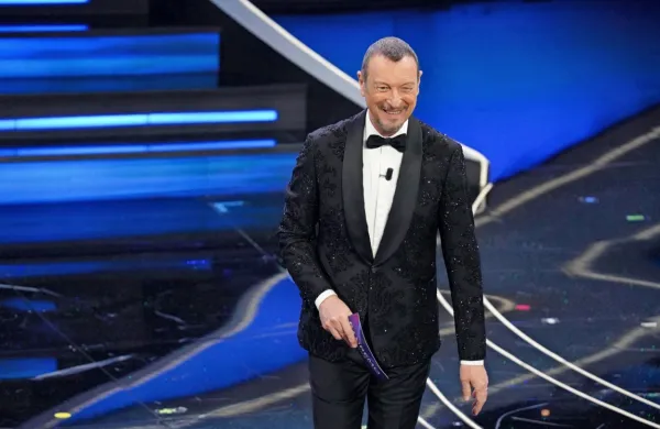 Voditelj glasbenega festivala  v Sanremu Amadeus je na zabavnoglasbenem festivalu postregel z vsebino, ki tja ne sodi. 