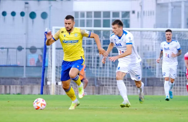 Dario Kolobarić (levo) je ob zadnjem obisku športnega parka nosil 
dres Kopra, danes pa se utegne zoperstaviti bivšim soigralcem  kot 
novinec v vrstah Gorice. 