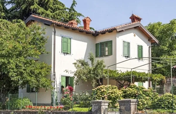 Kosovelova domačija v Tomaju bo del novega turističnega doživetja.